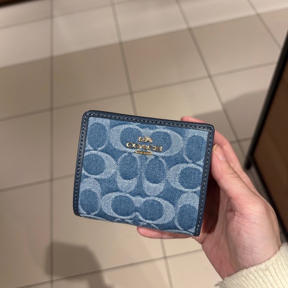 Coach Handbags - NWT✨Coach Snap Wallet In Signature Denim CDL51